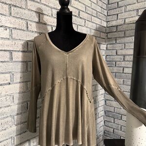 POL Elegant Gray/Green Women's Top NWOT